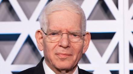 Josef Schuster, Präsident des Zentralrates der Juden kommt zu einer Gedenkveranstaltung zum 80. Jahrestag der Befreiung des Konzentrationslagers Auschwitz im Gemeindezentrum der jüdischen Gemeinde in Frankfurt, Januar 2025.