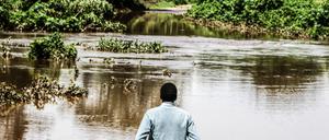 Nach schweren Regenfällen trat im Mai 2024 der Njoro in Kenia über seine Ufer. In anderen Regionen Afrikas fiel dagegen weniger Regen als im langjährigen Durchschnitt.
