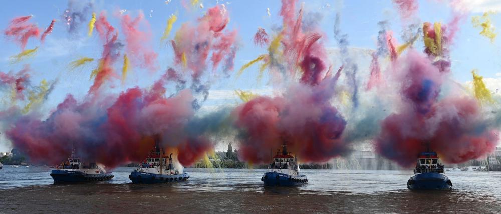 Die bis zu 3.000 PS starken Schlepper tanzten in diesem Jahr auch zu dem durch Freddy Quinn in Deutschland populär gewordenen Seemannslied „La Paloma“.