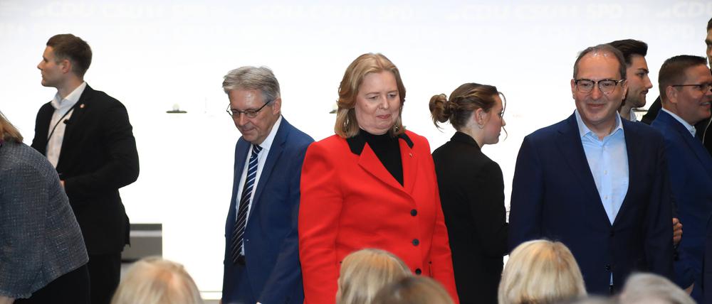 Hat die Union schon am ersten Wochenende verärgert: Arbeitsministerin Bärbel Bas (SPD), hier bei der Unterzeichnung des Koalitionsvertrages.