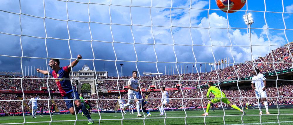 Wieder einer drin. Bei den Spielen des FC Barcelona fallen in dieser Saison reichlich Tore.