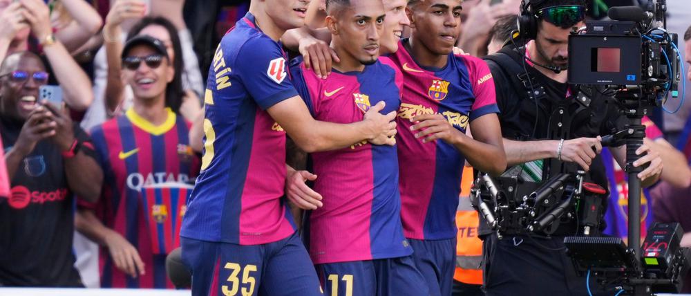 Dürfen wohl bald die Meisterschaft bejubeln: Die Spieler des FC Barcelona.