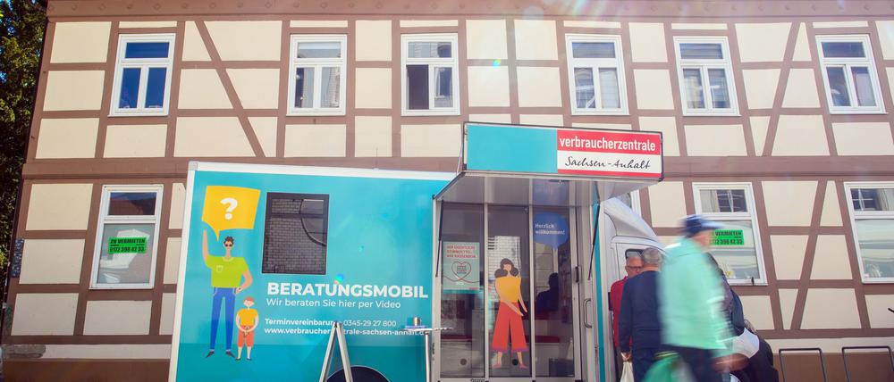 In Brandenburg ist die mobile Verbraucherzentrale längst etabliert. In Sachsen-Anhalt, hier in Burg bei Magdeburg, startete sie Anfang 2025.