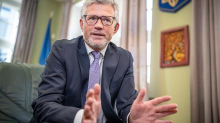 Andrij Melnyk hat die Geheimhaltung von Waffenlieferungen schon als Botschafter in Deutschland kritisiert. (Archivbild)
