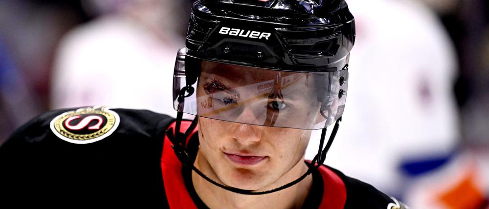 NHL-Star Tim Stützle ist bereits im deutschen WM-Quartier. Am Dienstag kann er sein WM-Debüt feiern.