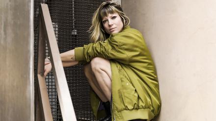 Maria Mummert nennt sich als Sängerin Mieze Katz. Sie kam 1979 in Ost-Berlin zur Welt und gründete 1997 die Band Mia. Das erste Album „Hieb & Stichfest“ erschien 2002.