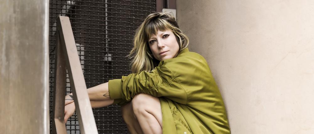 Maria Mummert nennt sich als Sängerin Mieze Katz. Sie kam 1979 in Ost-Berlin zur Welt und gründete 1997 die Band Mia. Das erste Album „Hieb & Stichfest“ erschien 2002.