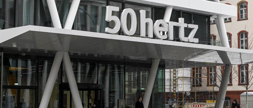 Der Übertragungsnetzbetreiber 50Hertz will die Strom-Transportkapazitäten in der Hauptstadtregion deutlich ausbauen. (Archivbild)