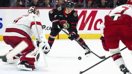 Tim Stützle spielte mit den Ottawa Senators in den Play-offs, jetzt verstärkt er das deutsche Team.