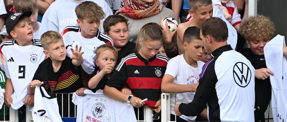 Auch vor dem Final 4 der Nations League dürfen Fans beim Training der Nationalmannschaft zuschauen.