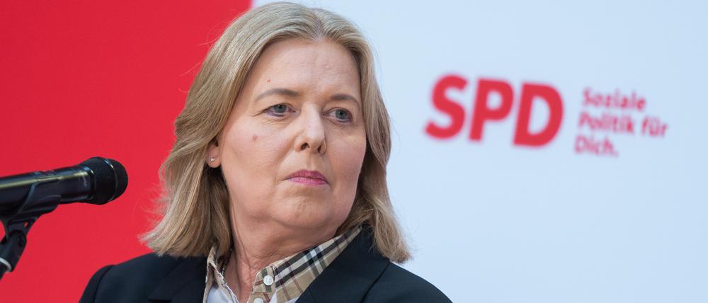 Bärbel Bas (SPD), Bundesarbeitsministerin, spricht bei einer Pressekonferenz.