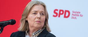 Bärbel Bas (SPD), Bundesarbeitsministerin, spricht bei einer Pressekonferenz.