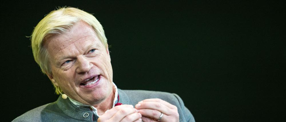Ex-Vorstandschef Oliver Kahn sieht die Ibiza-Reise von Bayern-Stars kritisch.