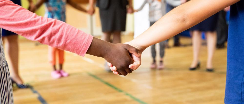 Durch kostenlose Angebote lässt sich die finanzielle Unabhängigkeit junger Menschen sicherstellen (Symboldbild).