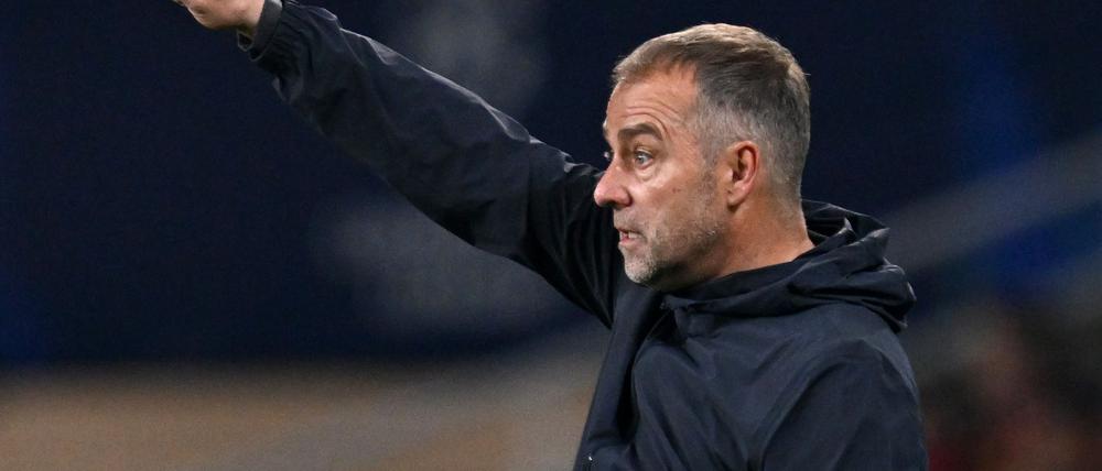 Hansi Flick bleibt wohl noch länger beim FC Barcelona