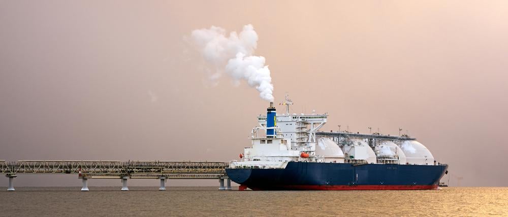In Schiffen ähnlich wie diesem Gastanker könnte künftig auch CO₂ über das Meer transportiert werden.