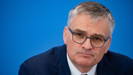 Sein erster Auftritt vor der Hauptstadtpresse: Regierungssprecher Stefan Kornelius am Montag in der Bundespressekonferenz.