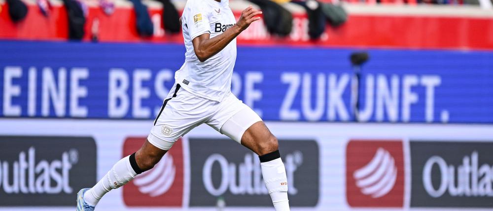 Der FC Bayern hat offenbar Jonathan Tah ein Angebot unterbreitet.