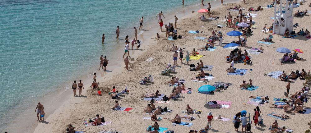 Im vergangenen Winter zog es wieder viele deutsche Urlauberinnen und Urlauber nach Spanien. (Symbolbild)