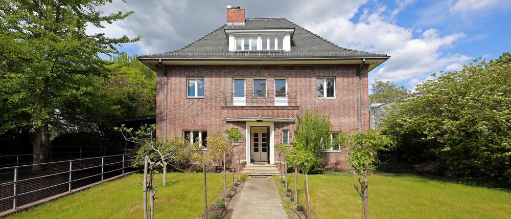Die Villa Denecke in Neu Fahrland steht für 5,3 Millionen Euro zum Verkauf.