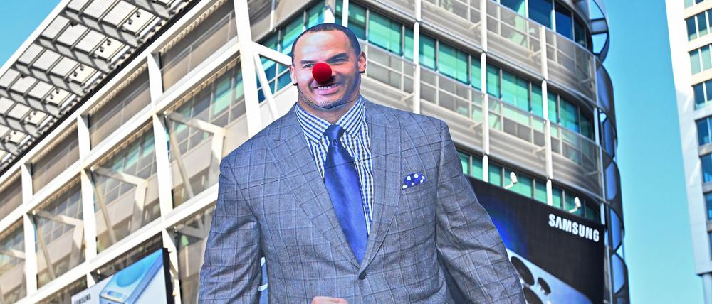 Die Fans der Dallas Mavericks protestierten gegen den Dončić-Trade und verspotteten Manager Nico Harrison unter anderem als Clown.