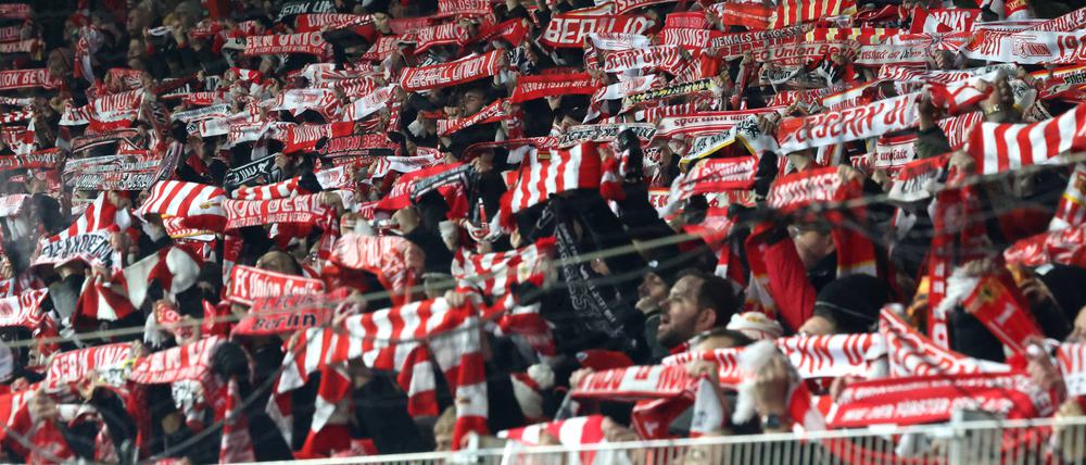 Die Atmosphäre im Stadion An der Alten Försterei zieht auch viele Fans aus dem Ausland in ihren Bann.