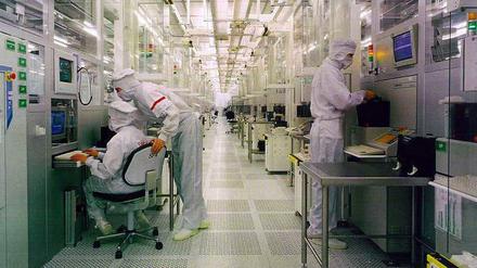 Chipherstellung. Ein Produktions-Reinraum bei Infineon. 