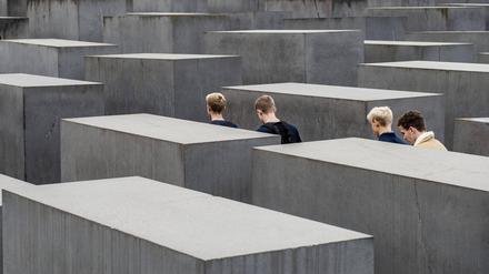 Mit wachsendem zeitlichen Abstand gelingt es vor allem jungen Menschen immer seltener, biografische Bezüge zur NS-Zeit herzustellen.