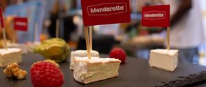 Das Berliner Unternehmen stellt Käse-Alternativen auf pflanzlicher Basis her. Nun wurde es vom Wettbewerber Greenforce übernommen.