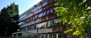 GutsMuths Grundschule. Aussenaufnahme Schule, Schulgebäude, Plattenbau. in der Singerstraße 8 in Berlin Mitte. Foto: Doris Spiekermann-Klaas