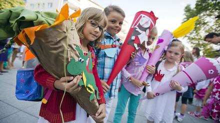 Erster Schultag mit Schultüte.