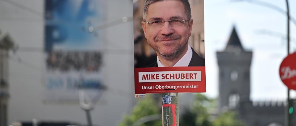 Ein Plakat zum Bürgerentscheid zur Abwahl des Oberbürgermeisters.