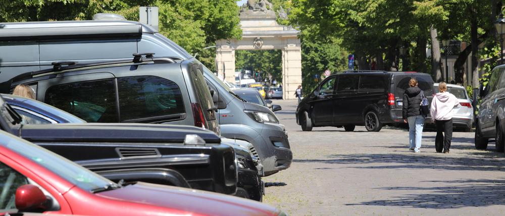 Die meist völlig zugeparkte Lindenstraße wird kurzzeitig autofrei.