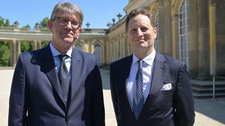 Kulturstaatsminister Wolfram Weimer (l) und Georg Friedrich Prinz von Preußen betonten, wie wichtig die Einigung im Hohenzollern-Streit ist.