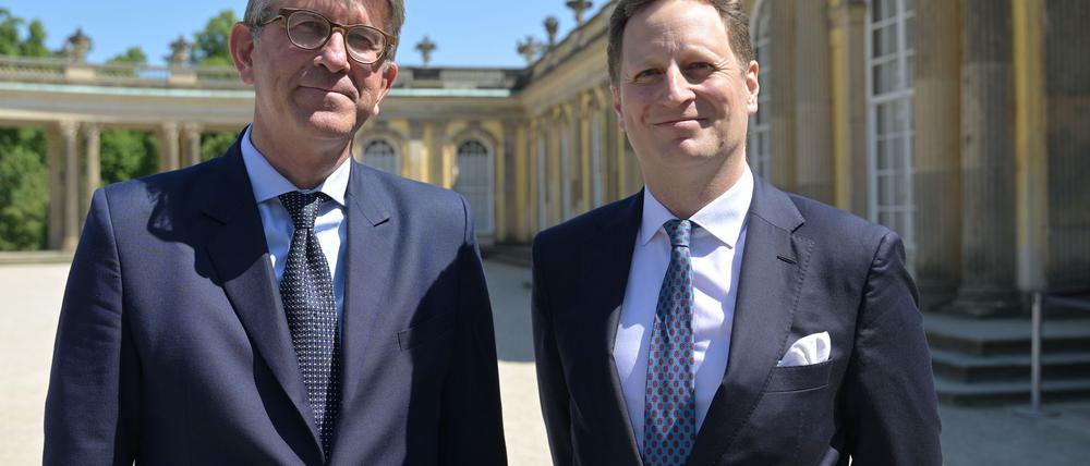 Kulturstaatsminister Wolfram Weimer (l) und Georg Friedrich Prinz von Preußen betonten, wie wichtig die Einigung im Hohenzollern-Streit ist.