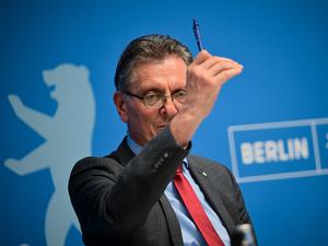 Christian Gaebler (SPD), Berliner Senator für Stadtentwicklung, Bauen und Wohnen, spricht während einer Pressekonferenz nach der Sitzung des Berliner Senats. 