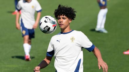 Cristiano Ronaldo Junior, der Sohn von Cristiano Ronaldo, ist nun Junioren-Nationalspieler.