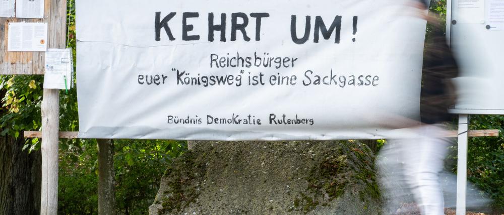 Protest gegen „Reichsbürger“: Eine Bürgerinitiative im kleinen Dorf Rutenberg in der Uckermark stemmte sich gegen eine Ansiedlung des „Königreichs Deutschland“.(Archivbild)