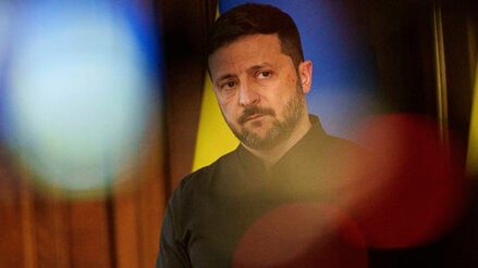 Der ukrainische Präsident, Wolodymyr Selenskyj, spricht zu Journalisten während einer Pressekonferenz.