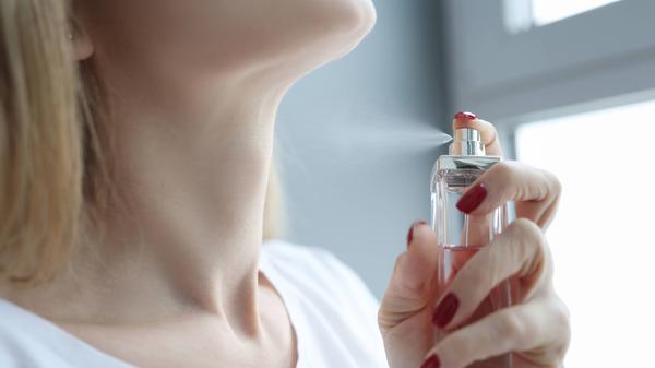 Das richtige Maß finden. Exzessives Sprühen kann die Mitmenschen verschrecken.