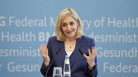 Nina Warken (CDU), neue Bundesministerin für Gesundheit, spricht während einer Übergabezeremonie im Bundesministerium für Gesundheit. 