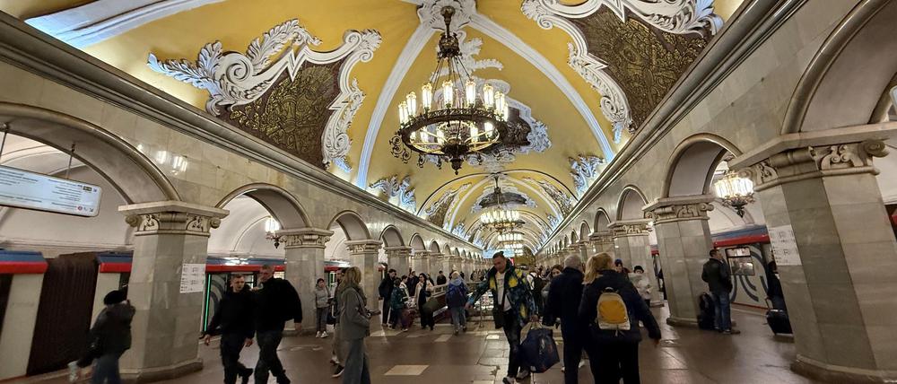 Moskaus Metro feiert in diesem Jahr ihr 90-jähriges Bestehen - die Station Komsomolskaja ist besonders prachtvoll.