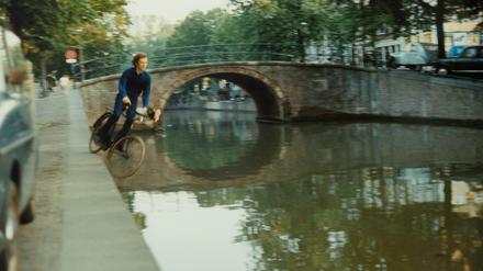 Sturz in die Gracht: Performance von Bas Jan Ader unter dem Titel „Fall 2“ im Jahr 1970.