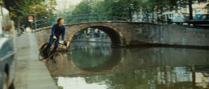 Sturz in die Gracht: Performance von Bas Jan Ader unter dem Titel „Fall 2“ im Jahr 1970.