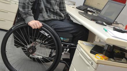 Schwerbehinderte Arbeitnehmer seien im Durchschnitt besser ausgebildet als die Gesamtheit der Arbeitnehmerschaft, sagt ein Experte. (Archivbild). 
