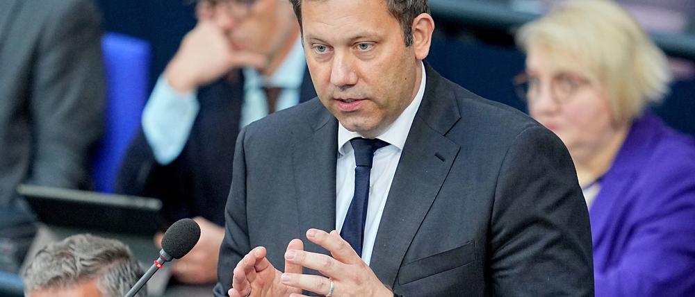 Klingbeil antwortete im Bundestag auf Fragen der Abgeordneten. 