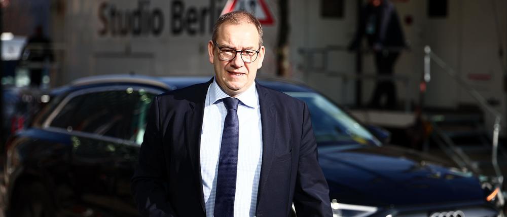 Als neuer Wehrbeauftragter folgt der 56-jährige Henning Otte (CDU) auf Eva Högl (SPD).
