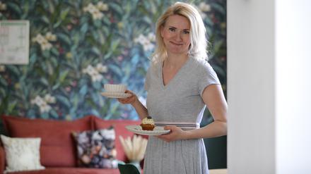 Marina Steffen hat in Groß Glienicke im Norden Potsdam das Café „Der geheimnisvolle Garten“ eröffnet. Unter der Woche finden dort Seminare statt.