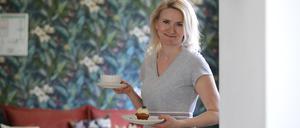 Marina Steffen hat in Groß Glienicke im Norden Potsdam das Café „Der geheimnisvolle Garten“ eröffnet. Unter der Woche finden dort Seminare statt.