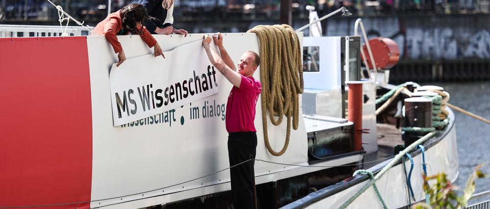 Von Berlin aus soll das Schiff rund 30 Städte ansteuern.